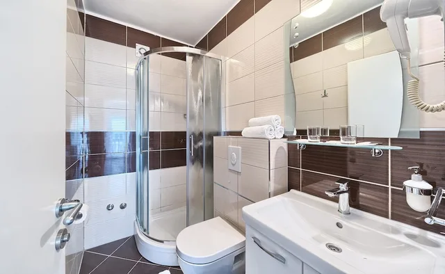 استوديو كلاسيكي بسرير كوين وسرير فردي بإطلالة على الحديقة، Stipe Aparthotel 4/5