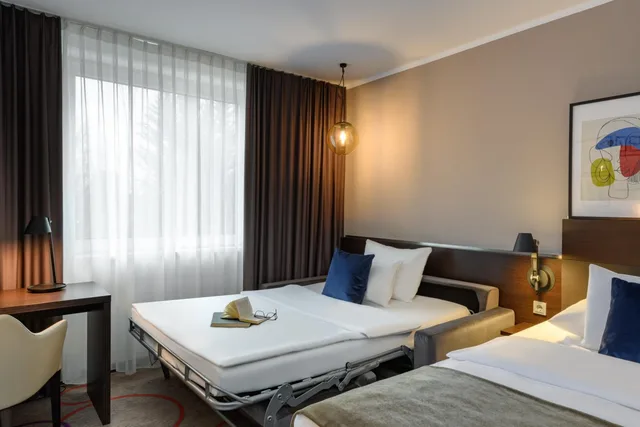 غرفة عائلية ثلاثية مع أريكة، Leonardo Hotel Hannover Medical Park 2/8