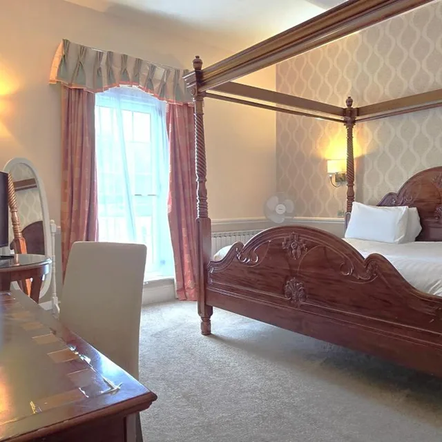 Manor, Four Poster، Manor of Groves 3/10