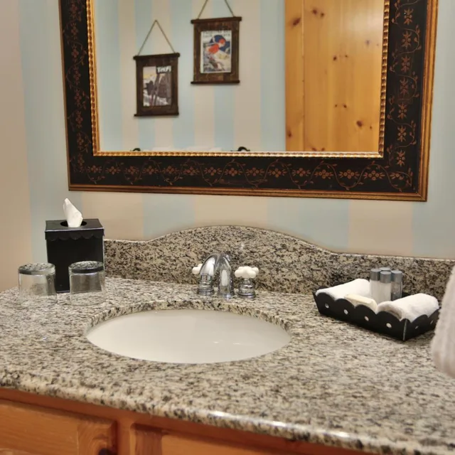 2 Bedrooms, Grand, Mountain, Lodge, Suite، Boyne Mountain Resort 3/4