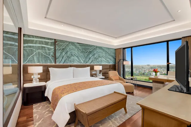 غرفة بريميير، The Leela Ambience Convention Hotel Delhi 1/1