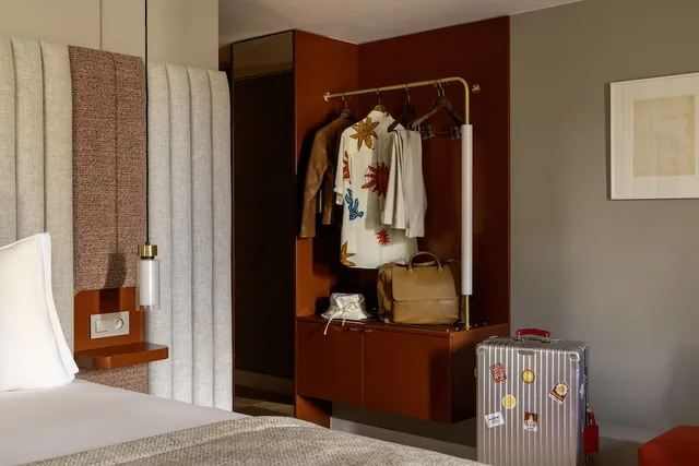 جناح سيغنتشر بسرير كينج مع أريكة، Hotel Pilgrim 4/4