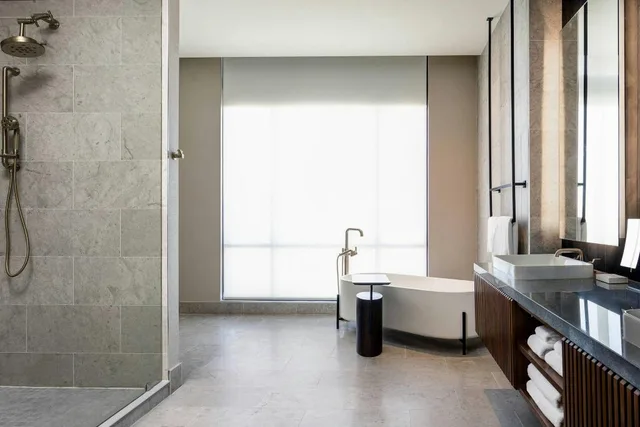 جناح رئاسي بسرير كينج بإطلالة على المدينة بغرفة نوم واحدة، Marriott Dallas Uptown 2/3