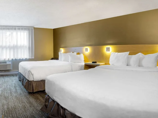 غرفة قياسية بسريرين كوين، Clarion Pointe Quebec Airport 2/5