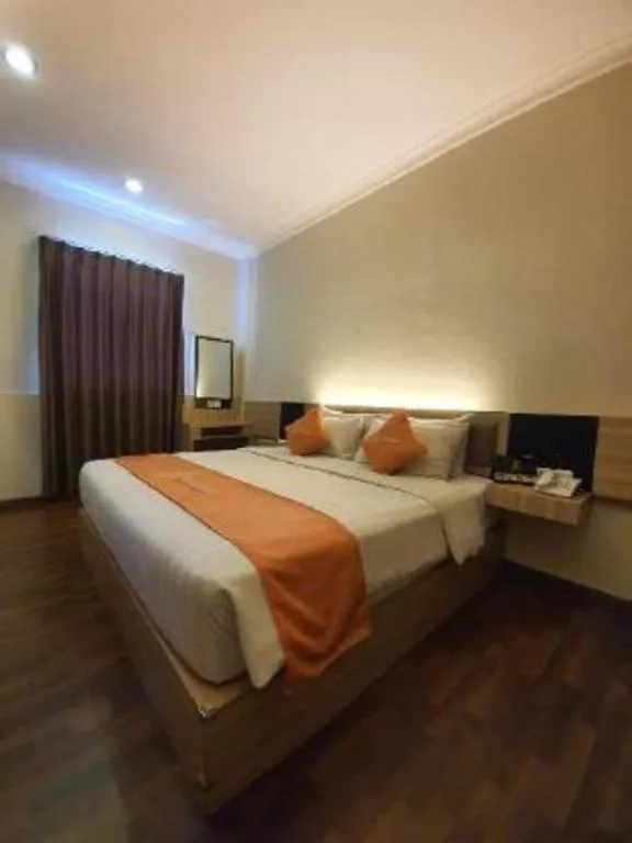 غرفة بزنس بسرير كوين، Top Malioboro Hotel 2/7