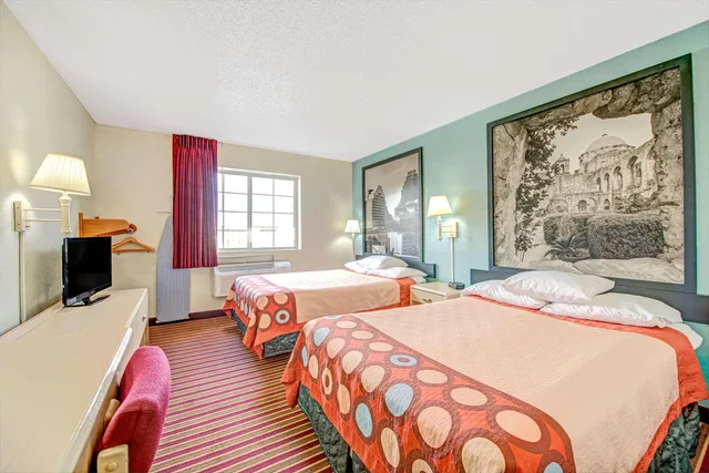 غرفة بسريرين كوين للمدخنين، Super 8 by Wyndham San Antonio/Fiesta 1/1