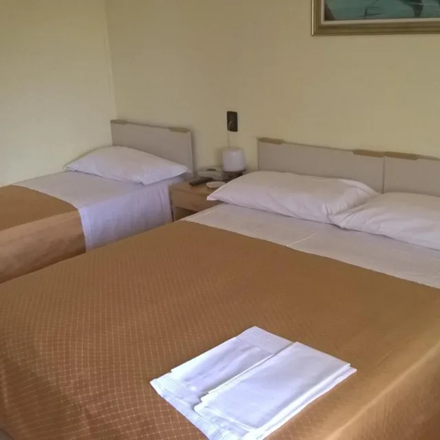 غرفة ثلاثية، Hotel Parigi 1/8