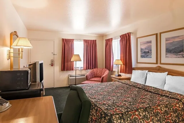غرفة بسرير كينج، Econo Lodge 1/1