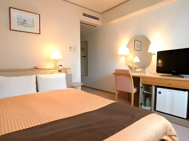 غرفة بسرير نصف مزدوج بحوض استحمام، Takarazuka Washington Hotel 1/1