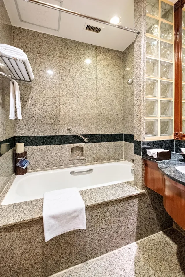 Ambassador Room، Waterfront Cebu City Hotel and Casino 9/10
