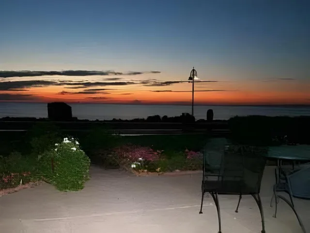 Studio, Suite, King Bed, Partial View, Sofa، Hampton Inn Duluth Canal Park 2/2