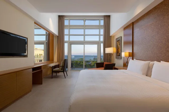 Guest Room, King Bed, Sea Front, Balcony، Four Points By Sheraton Shenzhou Peninsula 1/1