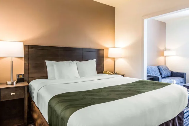 غرفة بسرير كينج، Ramada Suites by Wyndham San Diego/Hotel Circle Area 1/1