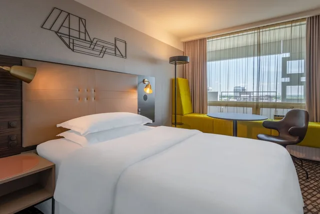 غرفة سوبيريور بسرير كوين، Four Points by Sheraton Munich Arabellapark 3/10
