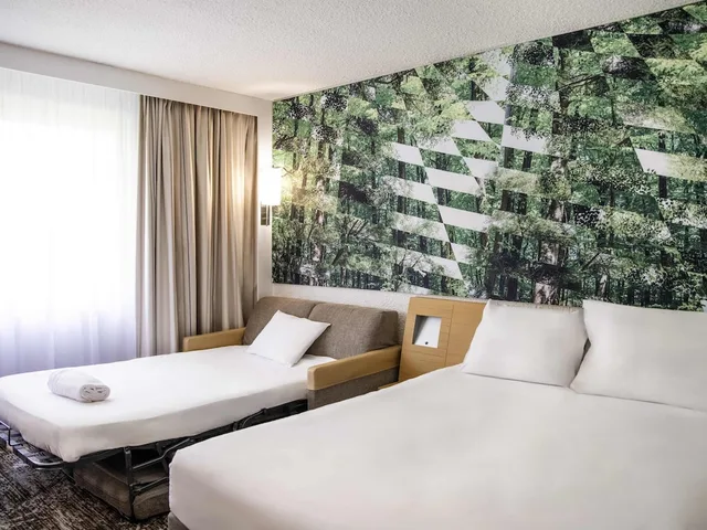 غرفة كلاسيكية بسرير مزدوج بإطلالة على الحديقة مع أريكة، Novotel Bordeaux Merignac 2/8