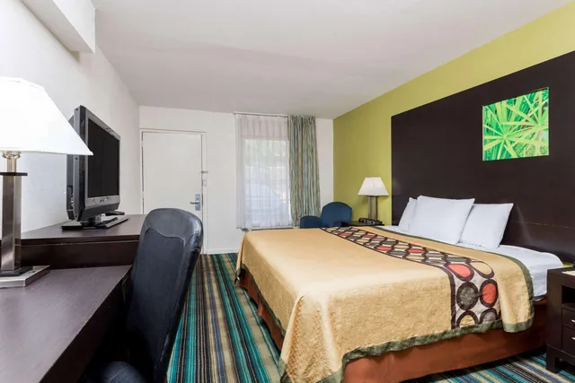 Room, King Bed, Super 8 By Wyndham Augusta 1/1
