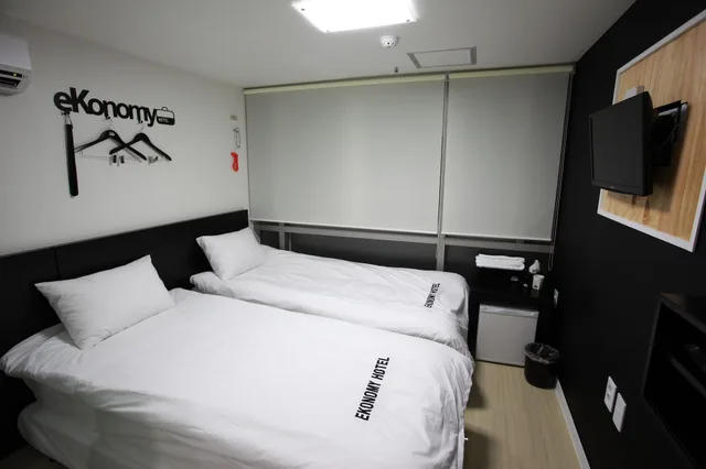 غرفة بسريرين منفصلين، Ekonomy Hotel Myeongdong Premier 1/10