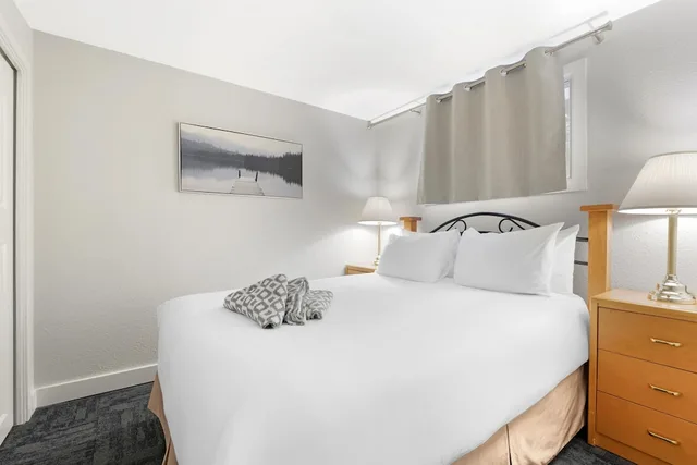 Suite, 2 Queen Beds, Sofa, Kitchen, Best Western Inn At Penticton 3/9