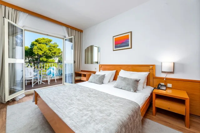 غرفة بسرير مزدوج أو سريرين منفصلين بإطلالة على البحر بشرفة، Splendid Hotel Dubrovnik 2/5