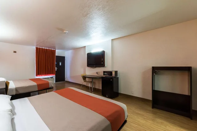 غرفة رباعية، Motel6 Uvalde, TX 3/10