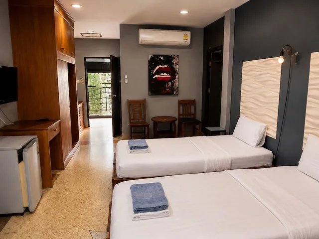 غرفة عائلية بسرير كوين وسريرين منفصلين، Momento Resort 1/6