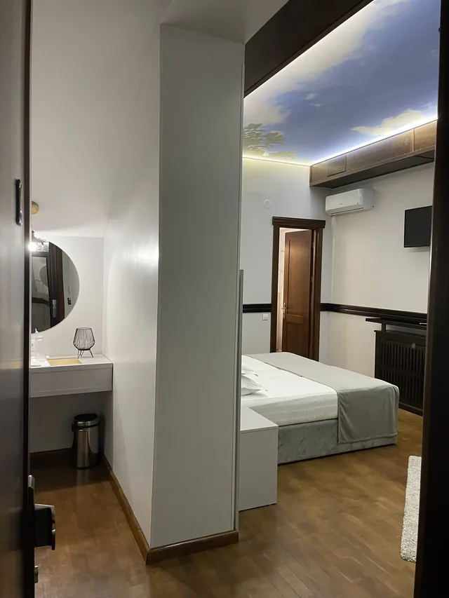 Basic, Twin Beds, No Window، La Strada Boutique Villa 3/8