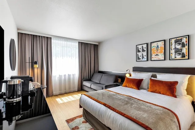 غرفة عائلية بسرير كينج مع أريكة، Leonardo Hotel Hannover Medical Park 1/10
