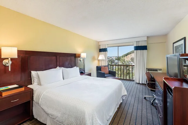 غرفة ديلوكس بسرير مزدوج، Four Points by Sheraton San Rafael Marin County 1/8