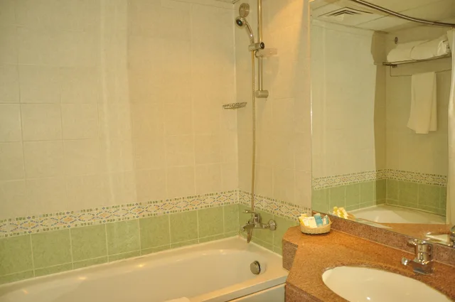 جناح بريميوم بسرير كوين وسرير فردي بجاكوزي، Sunrise Holidays Resort- Adults Only (Plus 16) 4/5