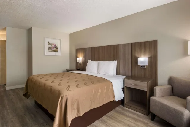 غرفة بسرير مزدوج لذوي الإعاقة، Quality Inn Emporia, VA 2/6