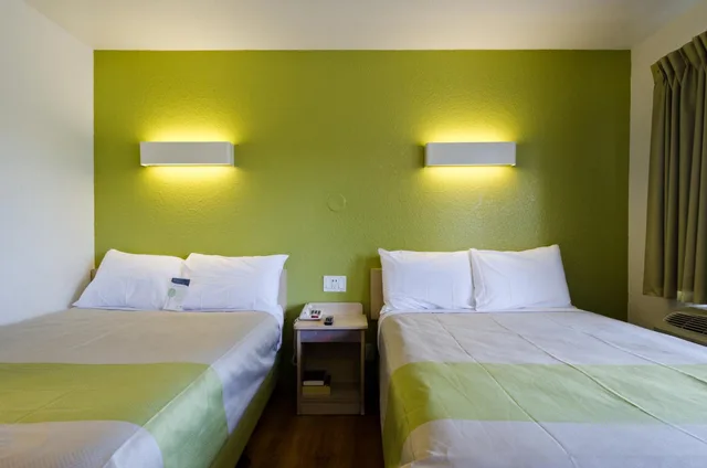 1 Full Bed - ADA/RI Shower, Smoking، Motel6 Camp Springs, DC - South Camp Springs 6/10