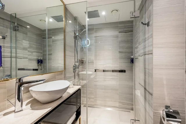 Botolph, Deluxe, King Bed, Leonardo Hotel London Aldgate - Formerly Hotel Saint 5/5