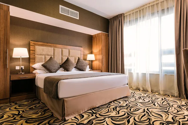 غرفة قياسية بسرير مزدوج أو سريرين منفصلين، Emirates Plaza Hotel 2/5