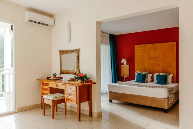Junior Suite, Queen Bed, Hotel Le Recif Saint Gilles 1/3