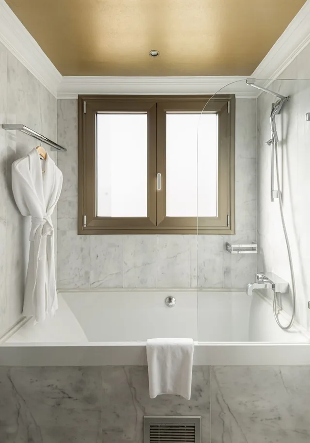 غرفة كلاسيكية بسرير كوين، The Excelsior Hotel Thessaloniki 10/10