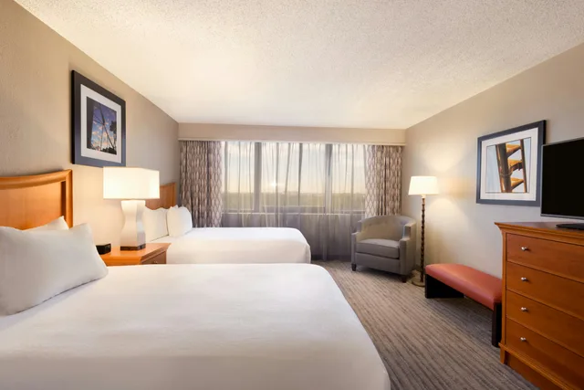غرفة بسريرين مزدوجين، Embassy Suites by Hilton Orlando International Drive ICON Park 1/2