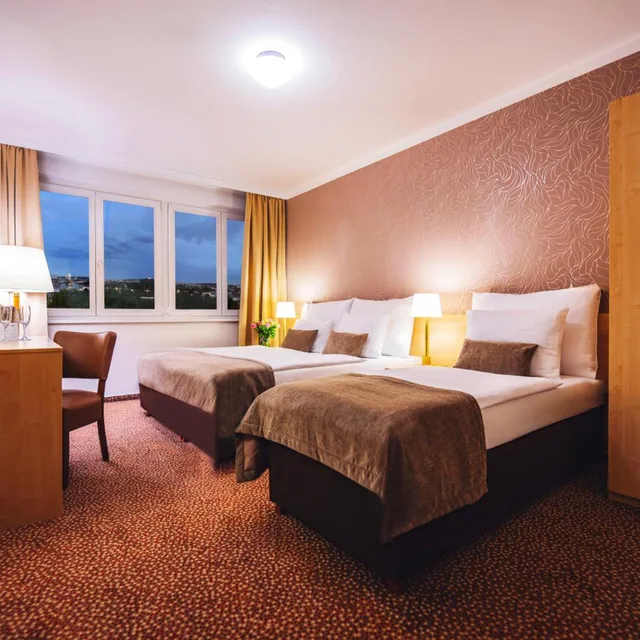 غرفة ثلاثية بسرير فردي، Hotel Charles Central 4/10