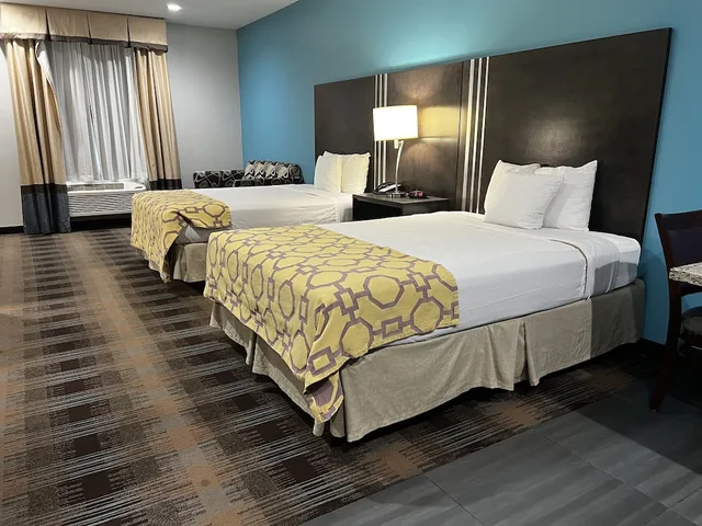 جناح بسريرين كوين بمطبخ صغير، Baymont by Wyndham Bryan College Station 4/9