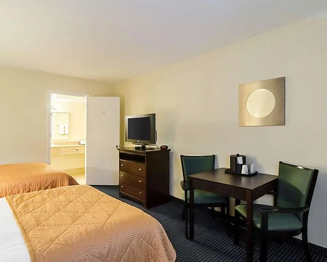غرفة بسريرين مزدوجين لذوي الإعاقة، Rodeway Inn Suites Williamsburg Central 2/3