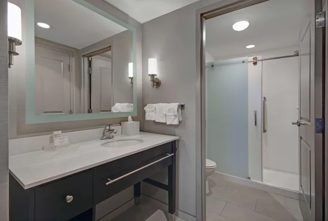 2 Bedrooms, Suite, 1 King or 2 Queen Beds, 2 Bathrooms، Homewood Suites By Hilton Hamilton Nj 5/5