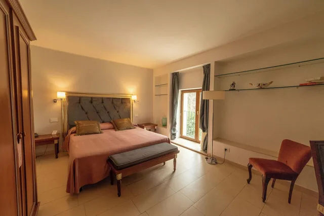غرفة ديلوكس بسرير مزدوج بإطلالة على الحديقة بحوض جاكوزي، Hotel Parco Delle Fontane 1/3