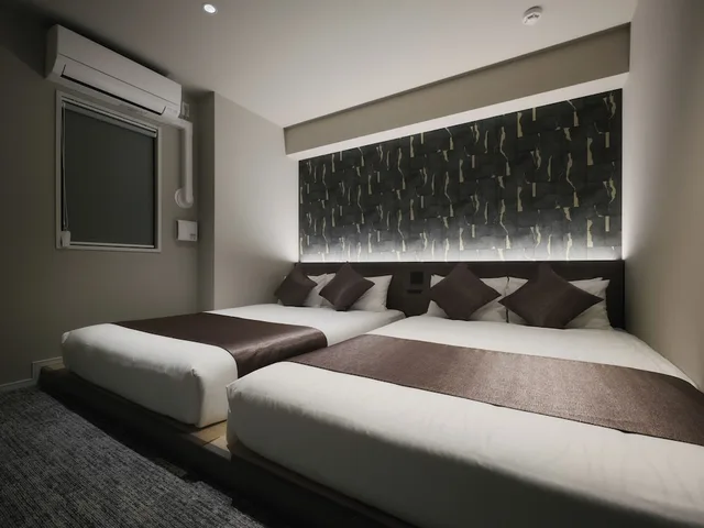 جناح ياباني بسريرين مزدوجين وفرشتي فوتون بشرفة بغرفة نوم واحدة مع أريكة، MONday Apart Premium Asakusa 2/10