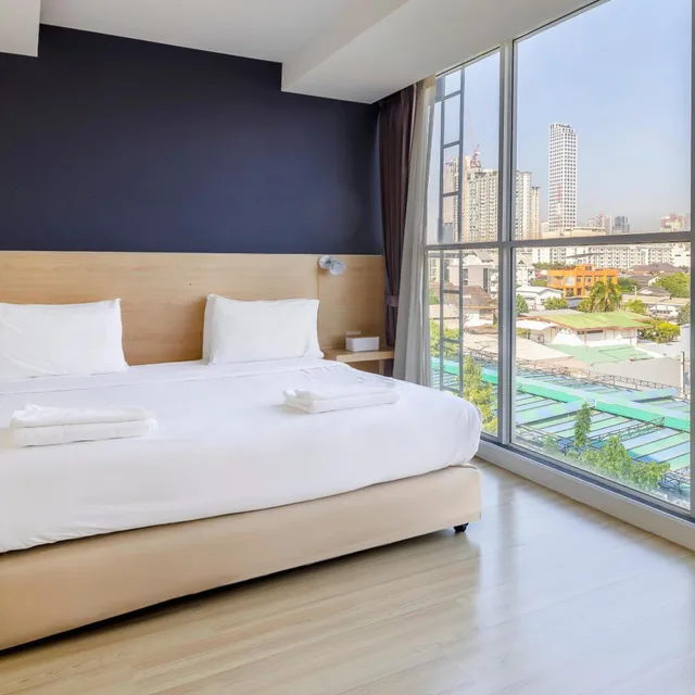 Superior, Double Bed, Solo Express Sukhumvit 81 5/10