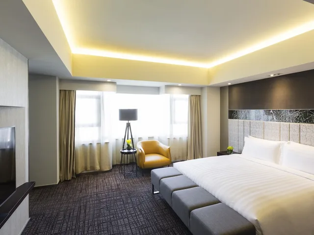 Junior Suite, King Bed, Executive Level، Grand Mercure Shanghai Hongqiao 1/7