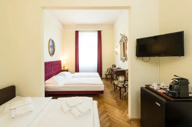 Standard Quad، Regina Hotel 3/8