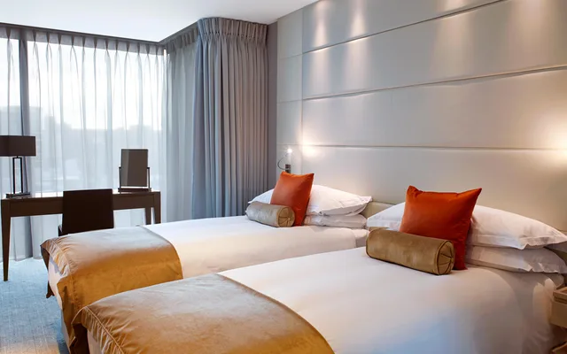 River View Luxury Two Bedroom Apartment, Cheval Three Quays 2/3