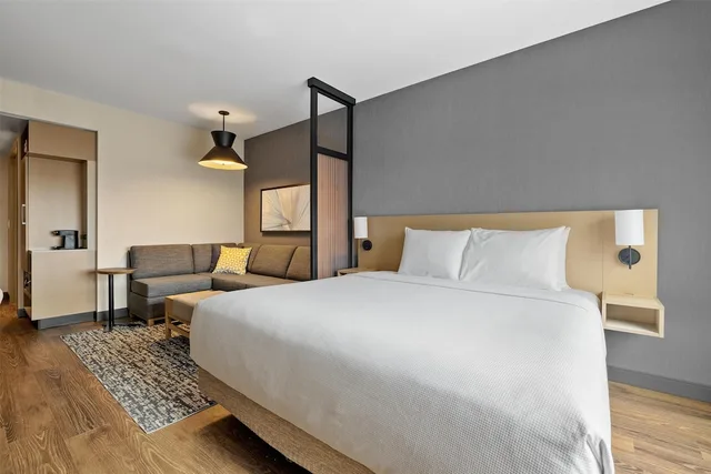 Room, King Bed, Sofa, Hyatt Place Rapid City / Downtown 2/4