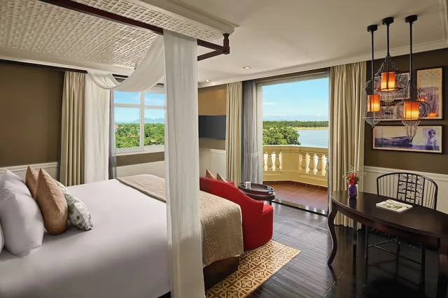 غرفة ملكية ديلوكس تنفيذية بسريرين منفصلين مع دخول الصالة، HOTEL ROYAL HOI AN, The Legacy by the River 1/10