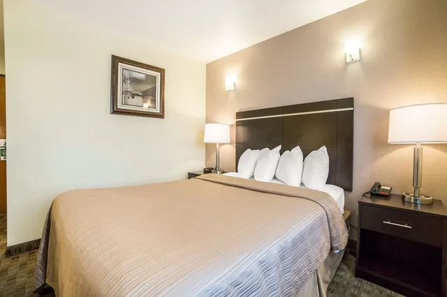 غرفة قياسية بسرير كوين، Quality Inn and Suites Elko 5/7