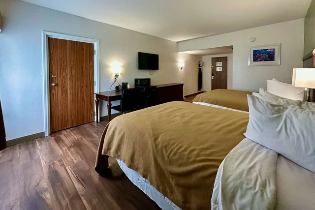 غرفة بسريرين كوين، Quality Inn & Suites Albany Airport 1/4